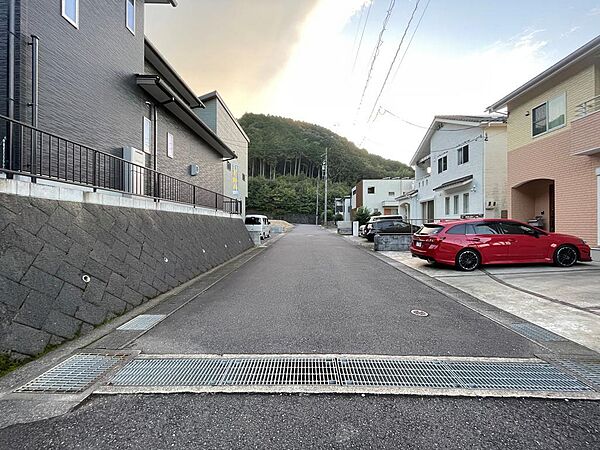 北側前面道路