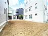 外観：建築前の現地写真です。敷地の奥行きや周囲の建物との位置関係が確認でき、これから完成していく住まいをイメージするのも楽しみですね。