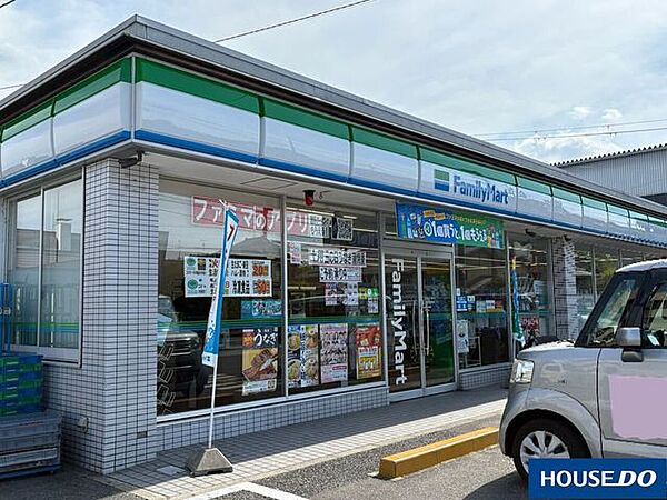 ファミリーマート八幡月夜田店 580m