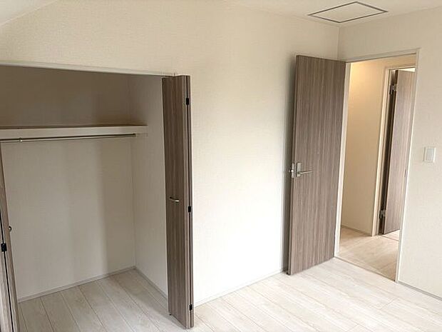 使い勝手のいいクローゼット付洋室♪