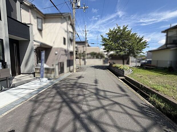 前道広々で駐車楽々♪