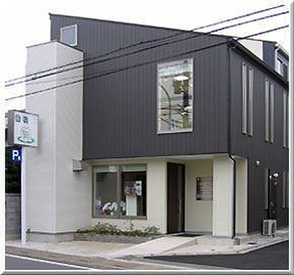 シオノデンタルクリニック歯科 矯正歯科 小児歯科 歯科口腔外科長年診療を続ける歯科医院。歯科一般の他、歯列矯正や義歯に対応し予防歯科にも注力。 420m