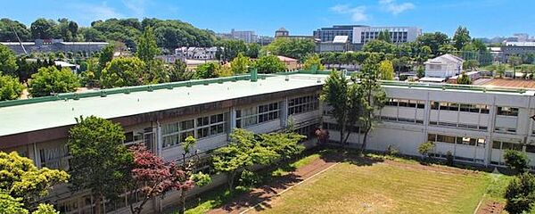 朝霞市立朝霞第二中学校学校教育目標○自ら学ぶ生徒（知）○心豊かな生徒（徳）○心身を鍛える生徒（体）○勤労を尊ぶ生徒（学校の特色）目指す学校像地域の中で　仲間とともに　家庭と 1030m