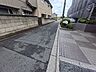 外観：前面道路含む現地写真