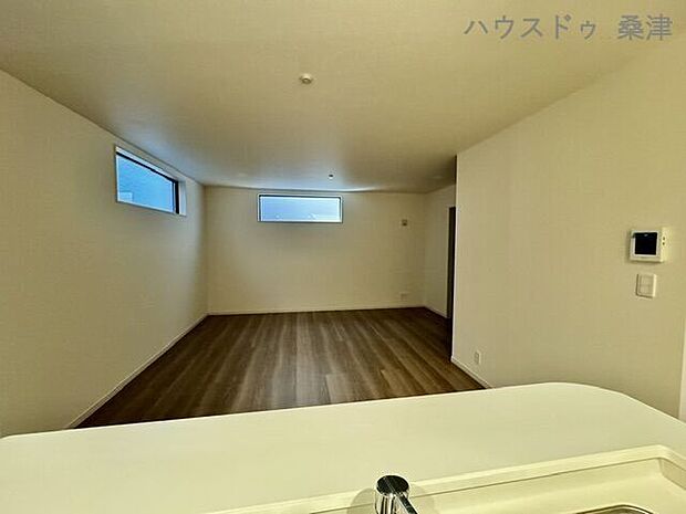 LDK(18帖)キッチン側から見渡せます。