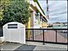 周辺：柏第2小学校 柏市立柏第二小学校の写真です。通学路の道幅や交通量、学校周辺の雰囲気は、実際に歩いて確かめると安心です。お子さまの毎日の通学をイメージしながら、現地見学の際にぜひ一度、周辺環境も一緒に…