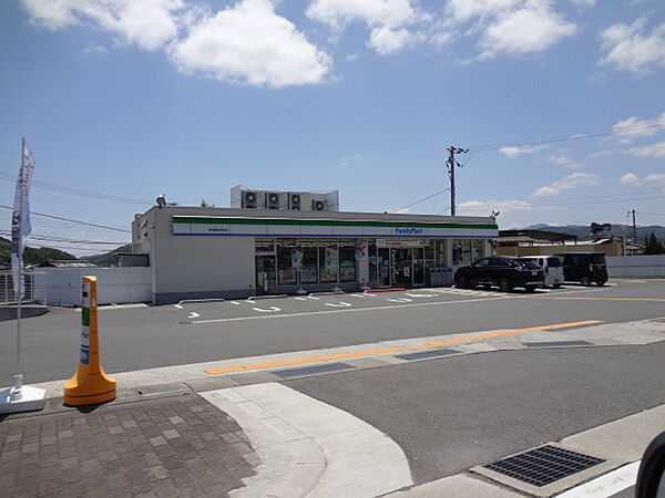 ファミリーマート南丹園部内林町店　227ｍ