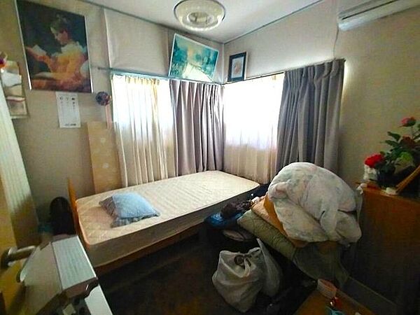 1階の洋室です。日当たりが良いお部屋となっております。