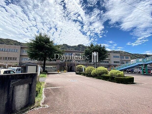 坂祝町立坂祝小学校 160m
