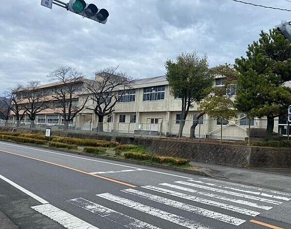 北郷小学校 710m