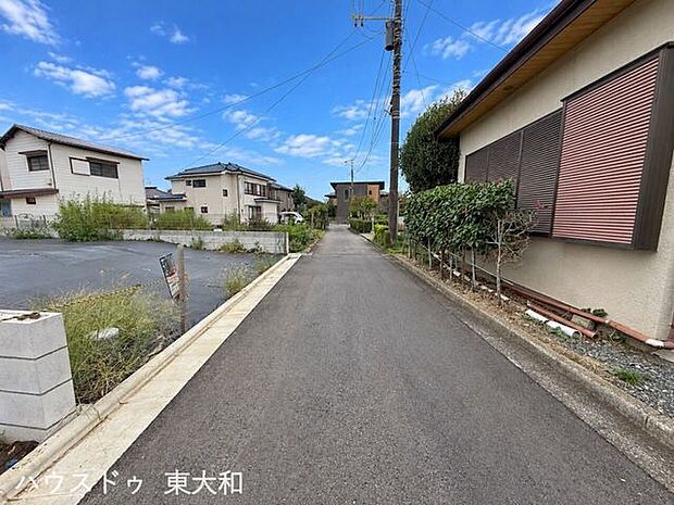 151.99m2のゆとりある敷地が魅力の土地です。建物や駐車スペース、お庭など、ライフスタイルに合わせたプランを検討できます。区画の端に位置しています。