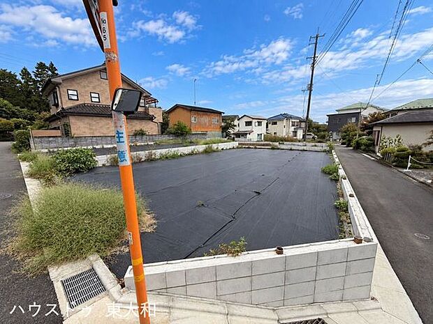 角地ならではの開放感が魅力の土地！130.25m2の広さがあり、ゆとりある建物配置や外構計画を検討しやすい敷地です。