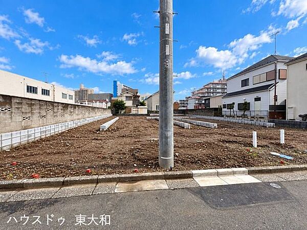 西側約3.65～3.81ｍの公道に接道。区画ごとに整備された5区画の分譲地で、現地の広がりや区画配置を確認できます。