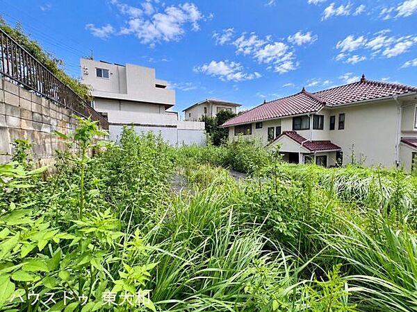 敷地内から周辺の建物を望む眺望。周囲の住環境をご確認いただけます。