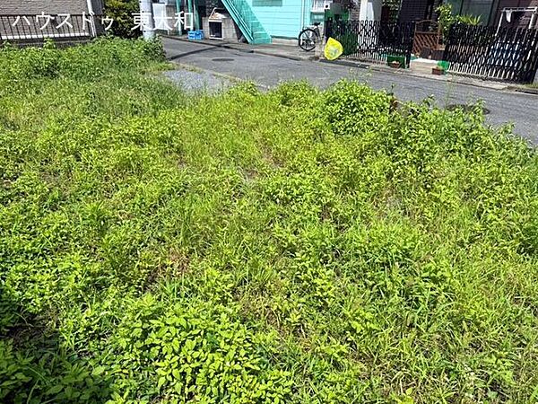 土地の状態を間近から撮影。建築計画を検討する際の参考にしていただけます。