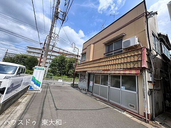 公道に接道した土地で、接道状況が根威嚇なのもポイント。建築計画を立てる際にも確認しやすく、安心感のある土地です。