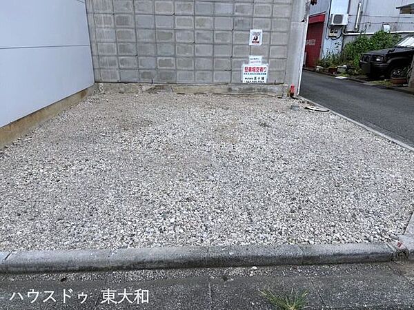 西武拝島線「東大和市」駅まで徒歩21分。バス利用なら「大和第三小学校」停まで徒歩3分電車・バスを使い分けられる立地です。