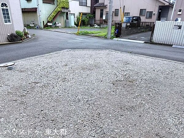 開放感のある角地！2方向道路に面しているため陽当たり・風通しも良好。建物の配置や間取りの自由度が高く、理想の住まいを実現しやすい土地です。