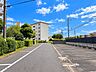 駐車場：敷地内に駐車場を備えており、車を利用するご家庭にも嬉しい環境。区画が整然と配置され、毎日の乗り降りもスムーズに行えます。