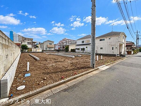 お子さまの通学も安心！第二小学校まで約350m、第二中学校まで約600m。学校が身近にあるのは嬉しいポイントです。
