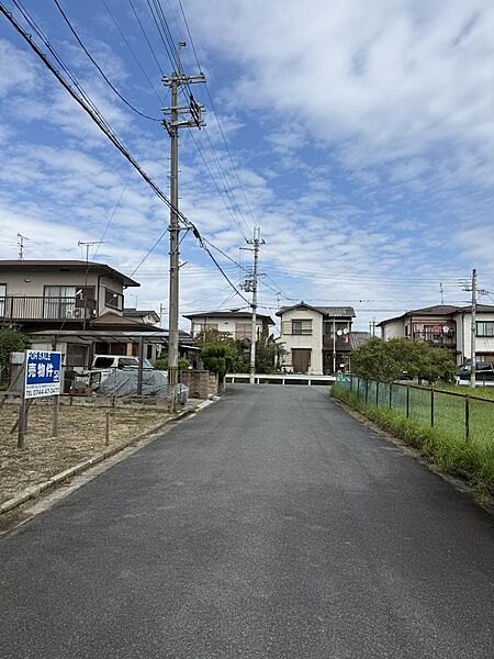 対象地東側の前面道路６M幅員を撮影