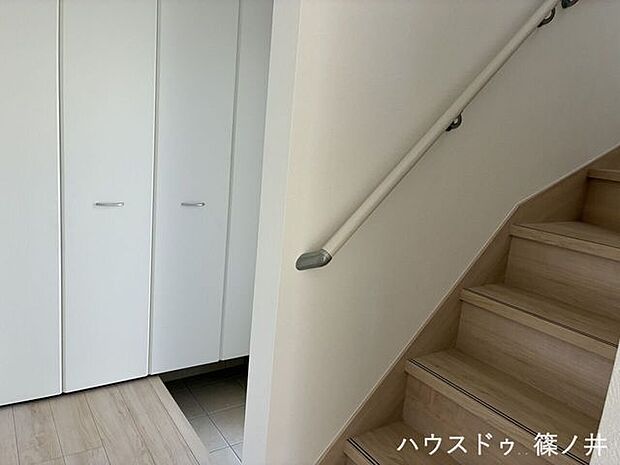 玄関・玄関収納・階段