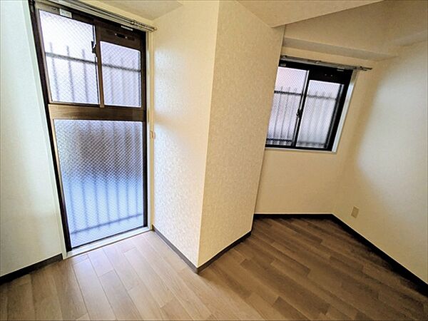 共用廊下側に洋室2室が配置されています。