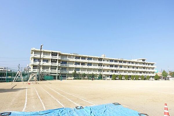 西条市立神拝小学校 343m