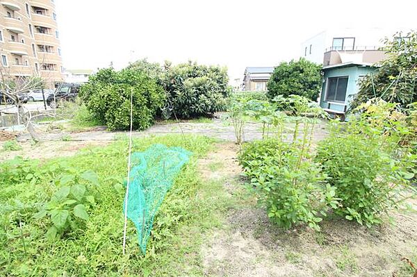 岡崎六名郵便局まで　約1100ｍ　徒歩約13分。碧海信用金庫上和田支店まで　約950ｍ　徒歩約12分。