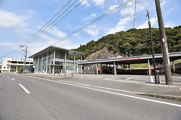 鹿児島銀行松元支店【鹿児島銀行松元支店】鹿児島市上谷口町にある銀行です。窓口　平日　9:00～15:00「11：30～12：30」は窓口休業ATM　平日　8:50～19:00　土日祝　 2060m