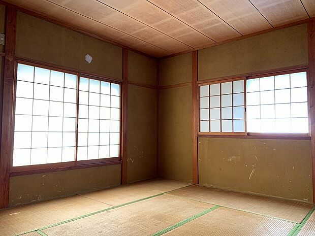 「２階和室」■南向きのため、寒い日でも日差しが感じられるあたたかなお部屋です。