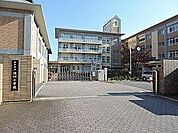 渋川小学校 695m