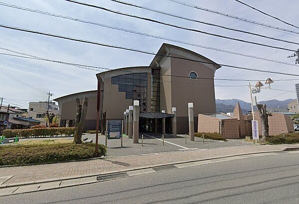 伊那市立伊那図書館(約2,100m)