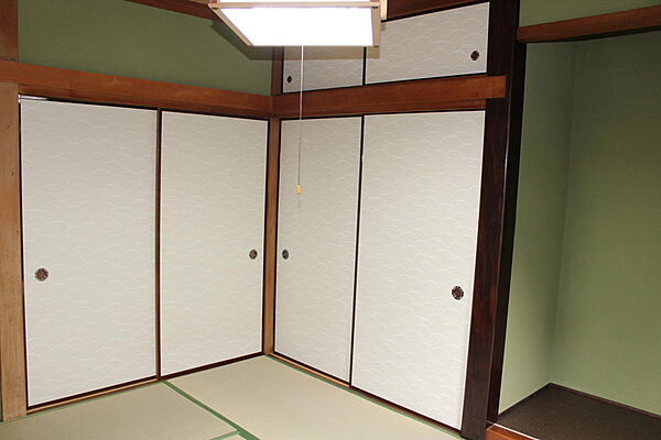収納たっぷりな天袋付押入