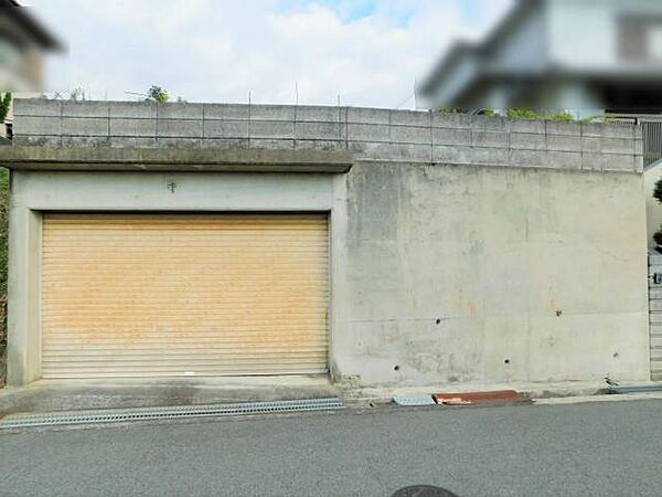 「掘り込み駐車場」