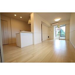 プリムローズ　B 103 1階1LDKのリビング/ダイニング