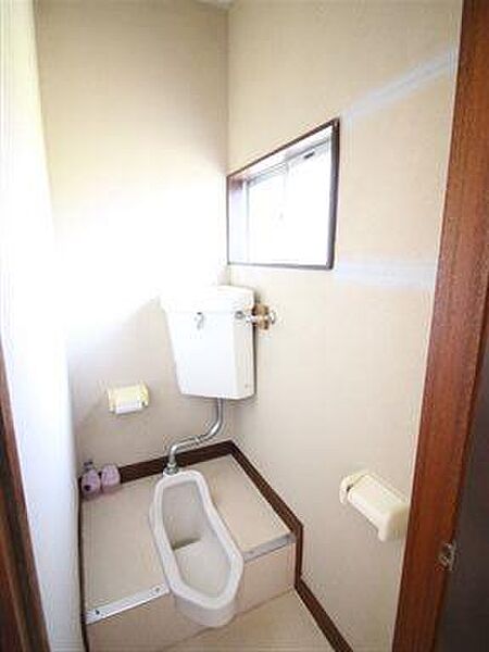 トイレ：古風なトイレ