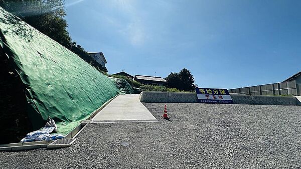 ひな壇　下段とスロープ部分
