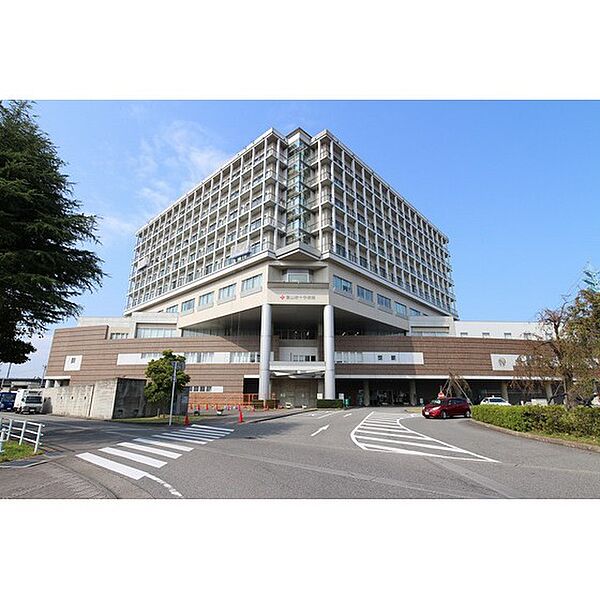 画像18:病院「富山赤十字病院まで2820ｍ」富山赤十字病院
