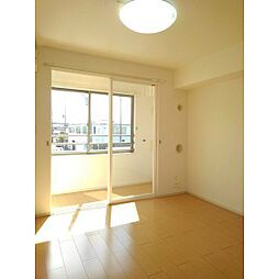 フォルスラーマIII 202 2階1LDKのリビング/ダイニング