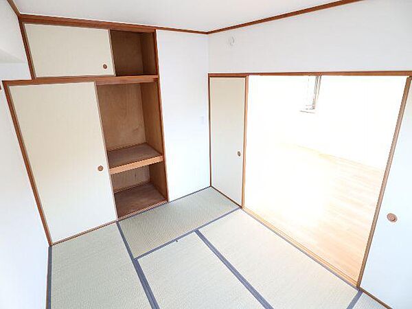 画像25:日本らしい落ち着いた雰囲気の和室です
