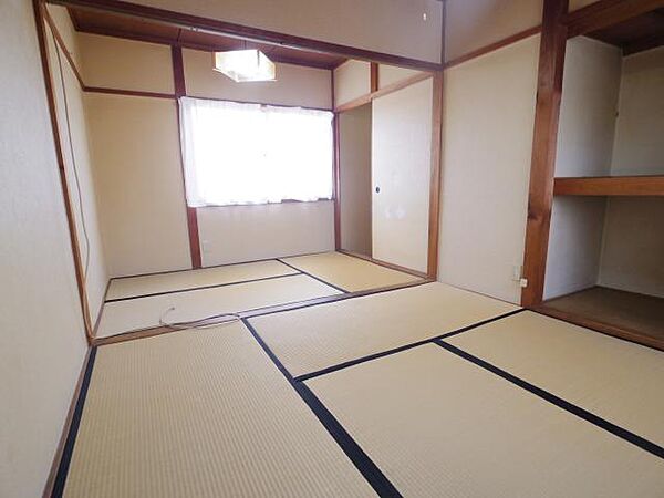 画像5:畳の上でゆっくりとくつろげる和室です