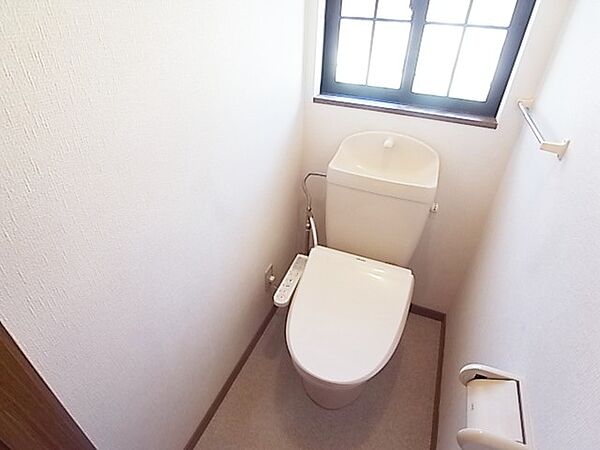 画像7:落ち着いた色調のトイレです