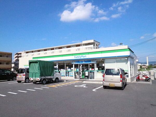 画像19:【コンビニエンスストア】ファミリーマート 近鉄九条駅前店まで1890ｍ