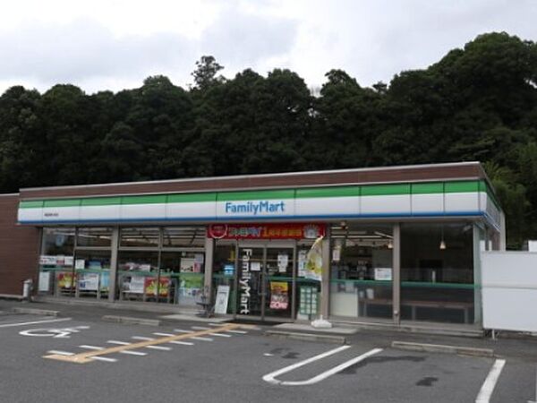 画像8:【コンビニエンスストア】ファミリーマート 高取清水谷店まで691ｍ