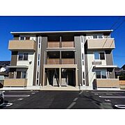 築8年10ヶ月 3階建の賃貸物件