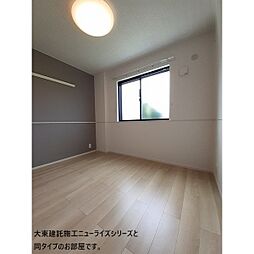 ジェントリー・ミルト 101 1階2LDKのリビング/ダイニング