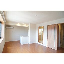 グラティア上中居 E302 3階1LDKのリビング/ダイニング