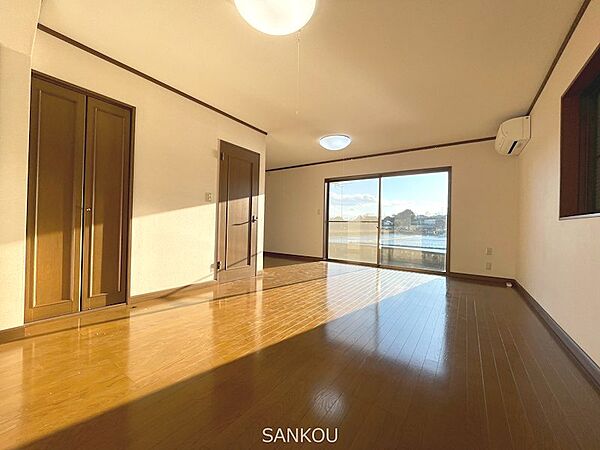光が暮らしを明るくする部屋。