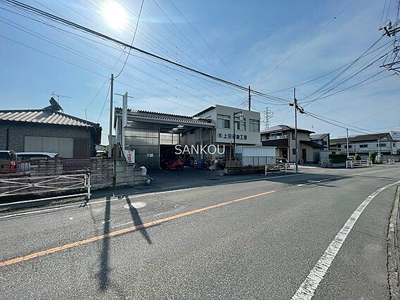 東側接面道路よ...